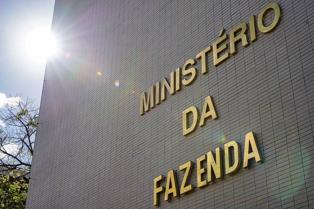 fazenda-sobre-pib:-desaceleracao-de-industria-e-servicos-surpreendeu