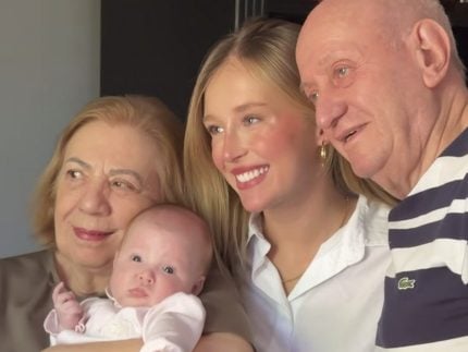 encontro-de-geracoes!-duda-reis-compartilha-emocao-ao-apresentar-a-filha-para-bisavos