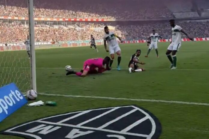 video:-com-“frango”,-atletico-mg-abre-placar-na-final-do-mineiro