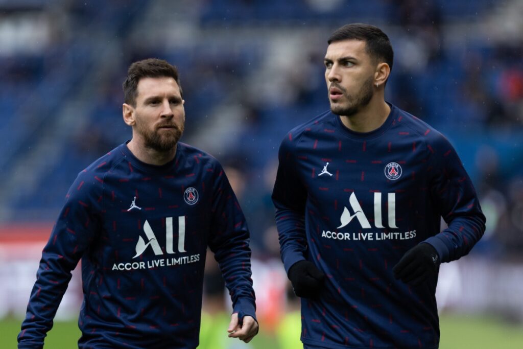 messi-ficou-sem-falar-com-companheiro-de-psg-que-menosprezou-barcelona