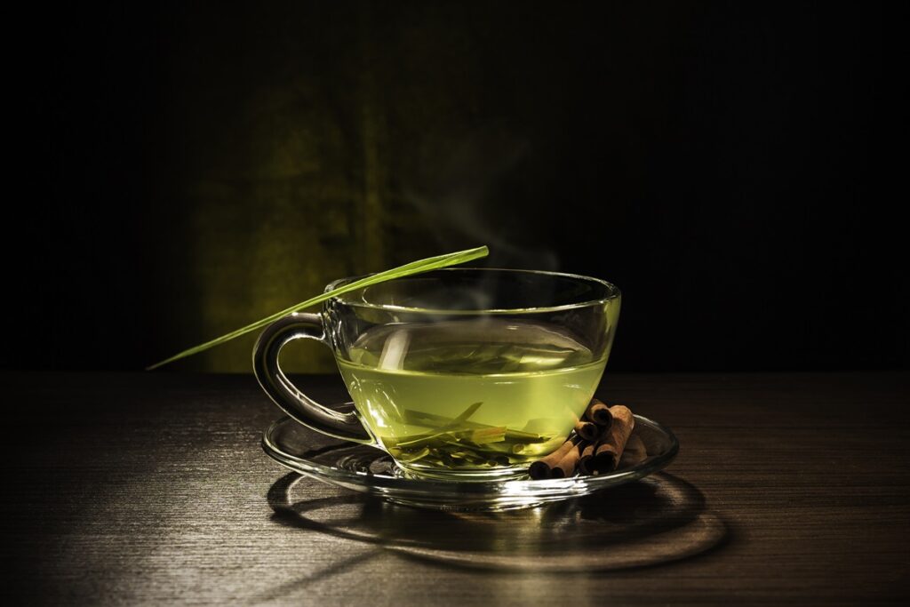cha-de-capim-santo:-conheca-os-varios-beneficios-da-bebida-calmante
