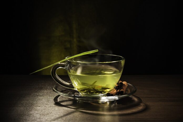 cha-de-capim-santo:-conheca-os-varios-beneficios-da-bebida-calmante
