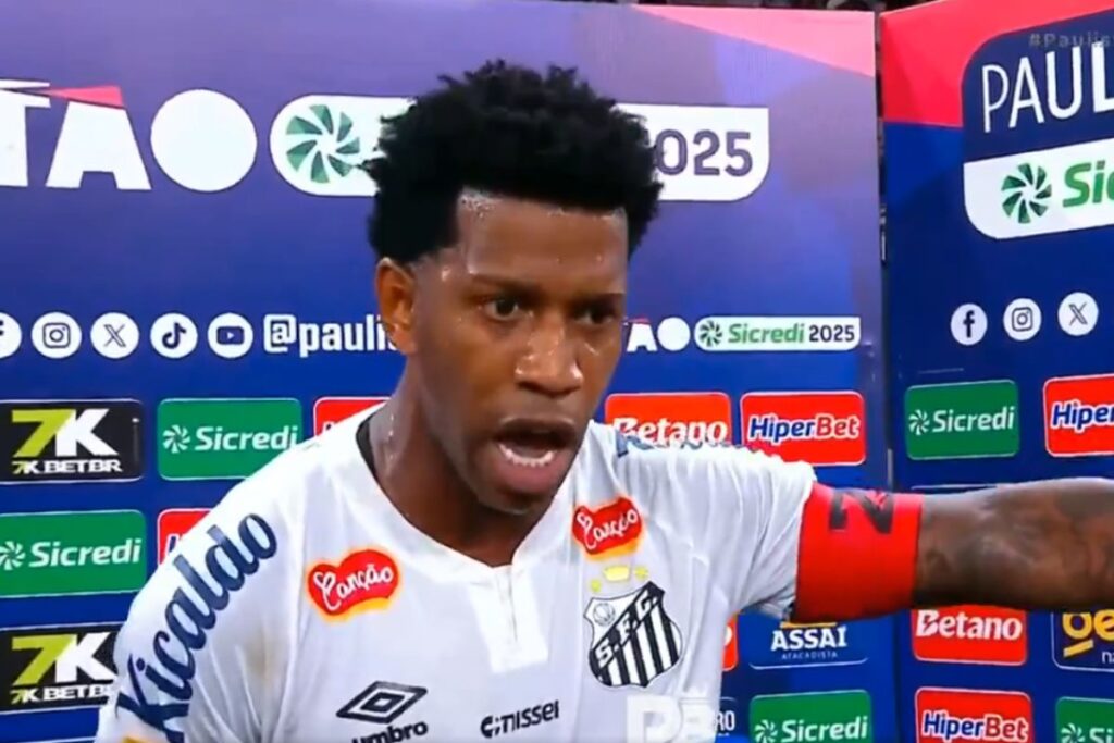 video:-zagueiro-do-santos-critica-e-xinga-arbitragem-apos-derrota