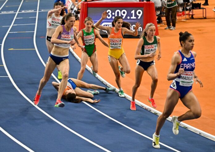corredora-cai-e-fica-inconsciente-durante-prova-de-atletismo;-assista
