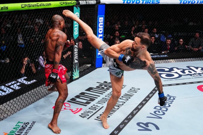 brasileiro-aplica-nocaute-espetacular-e-leva-bonus-no-ufc.-assista