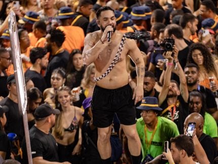 fenomeno-do-carnaval:-henry-freitas-conquista-os-maiores-blocos-do-pais-e-agita-multidoes