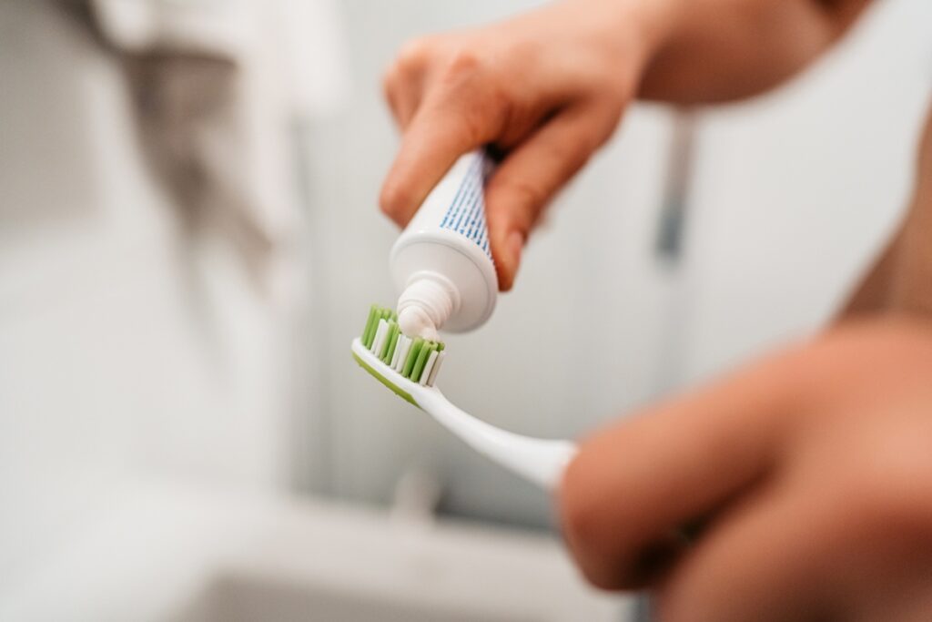 os-microbios-escondidos-em-nossas-escovas-de-dentes