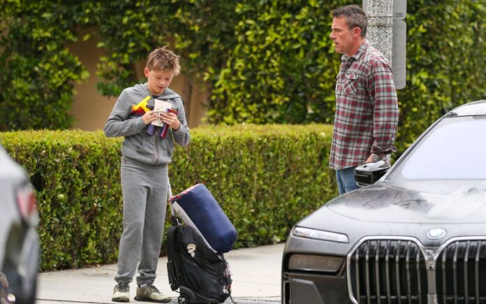 ben-affleck-fala-da-licao-de-valor-ao-filho:-‘eu-tenho-dinheiro’