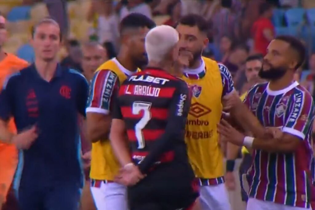 freytes-e-luiz-araujo-brigam-ao-fim-de-fluminense-x-flamengo.-assista