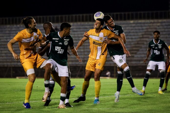 em-jogo-eletrizante,-brasiliense-empata-com-o-goias-pela-copa-verde