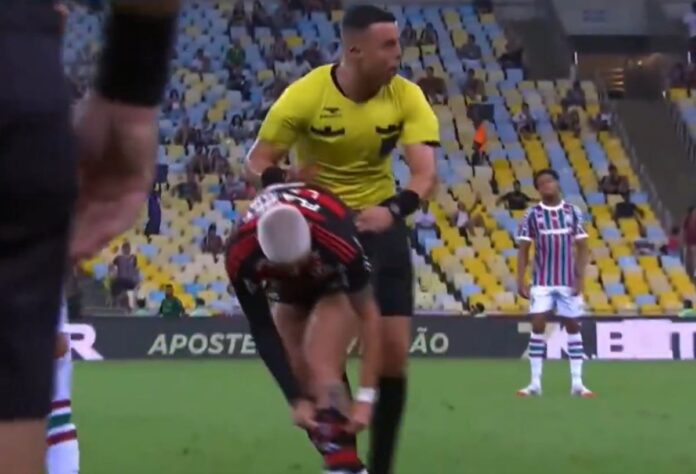 video:-luiz-araujo-provoca-mano-menezes-durante-decisao-do-carioca