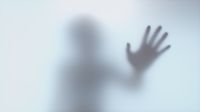 pelo-menos-uma-mulher-foi-vitima-de-feminicidio-a-cada-17-horas-em-2024