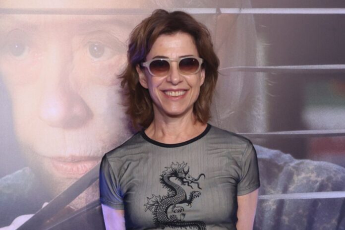 fernanda-torres-‘pausa’-descanso-e-prestigia-a-mae-nos-cinemas