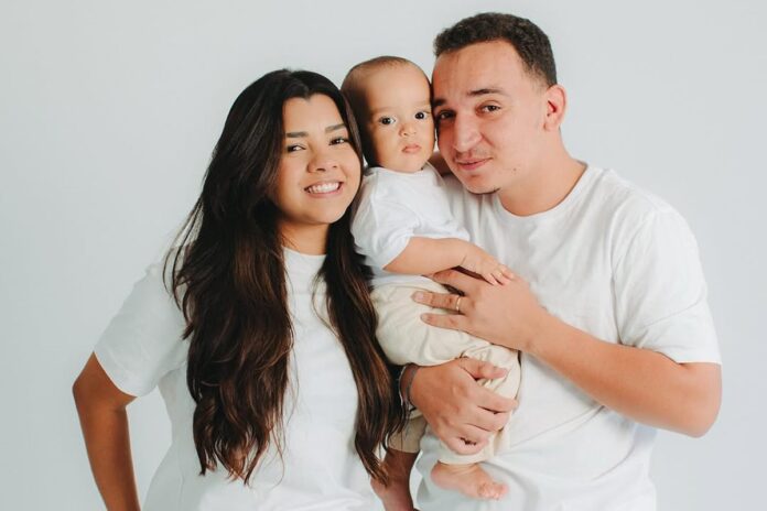 ary-mirelle-reage-apos-ser-criticada-pela-forma-como-cria-o-filho