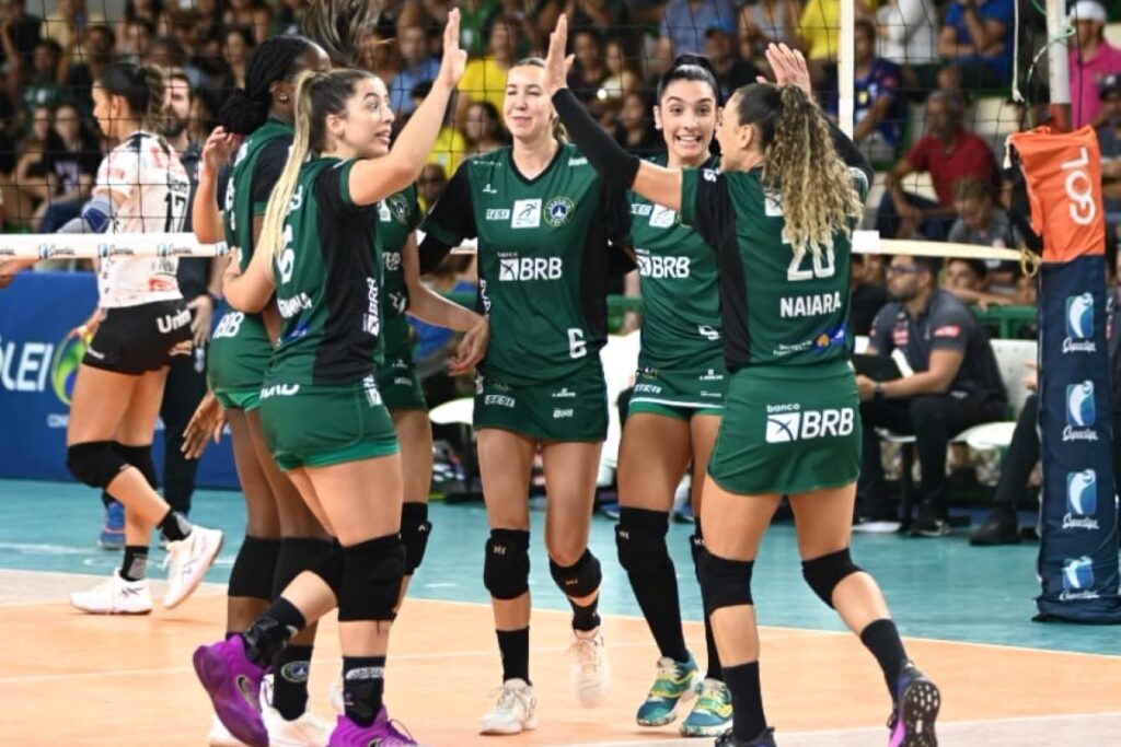 brasilia-volei-vence-o-bauru-e-volta-a-sonhar-com-a-classificacao