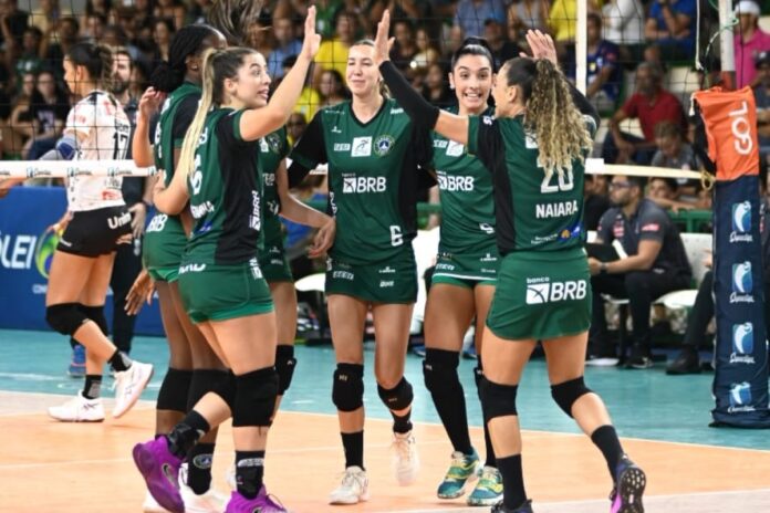 brasilia-volei-vence-o-bauru-e-volta-a-sonhar-com-a-classificacao