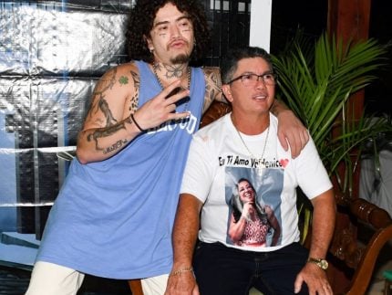 em-meio-a-internacao,-pai-de-whindersson-posta-foto-com-o-filho-e-fala-sobre-fe