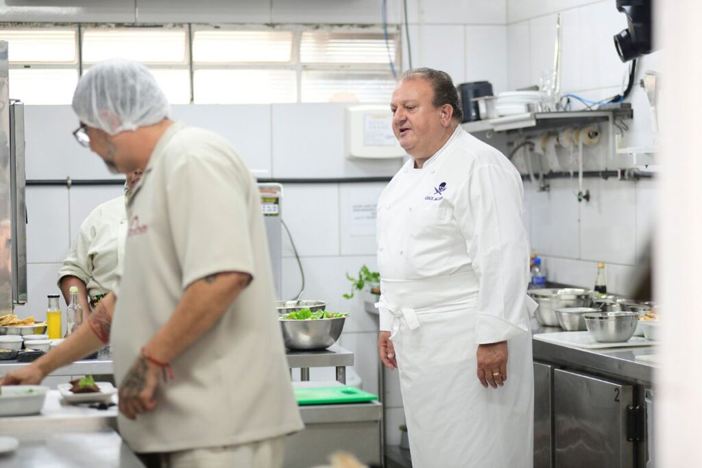 pesadelo-na-cozinha:-jacquin-se-depara-com-barata!
