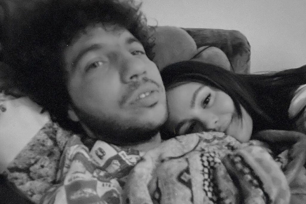 selena-gomez-e-benny-blanco-transformam-seu-romance-em-musica