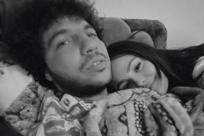 selena-gomez-e-benny-blanco-transformam-seu-romance-em-musica
