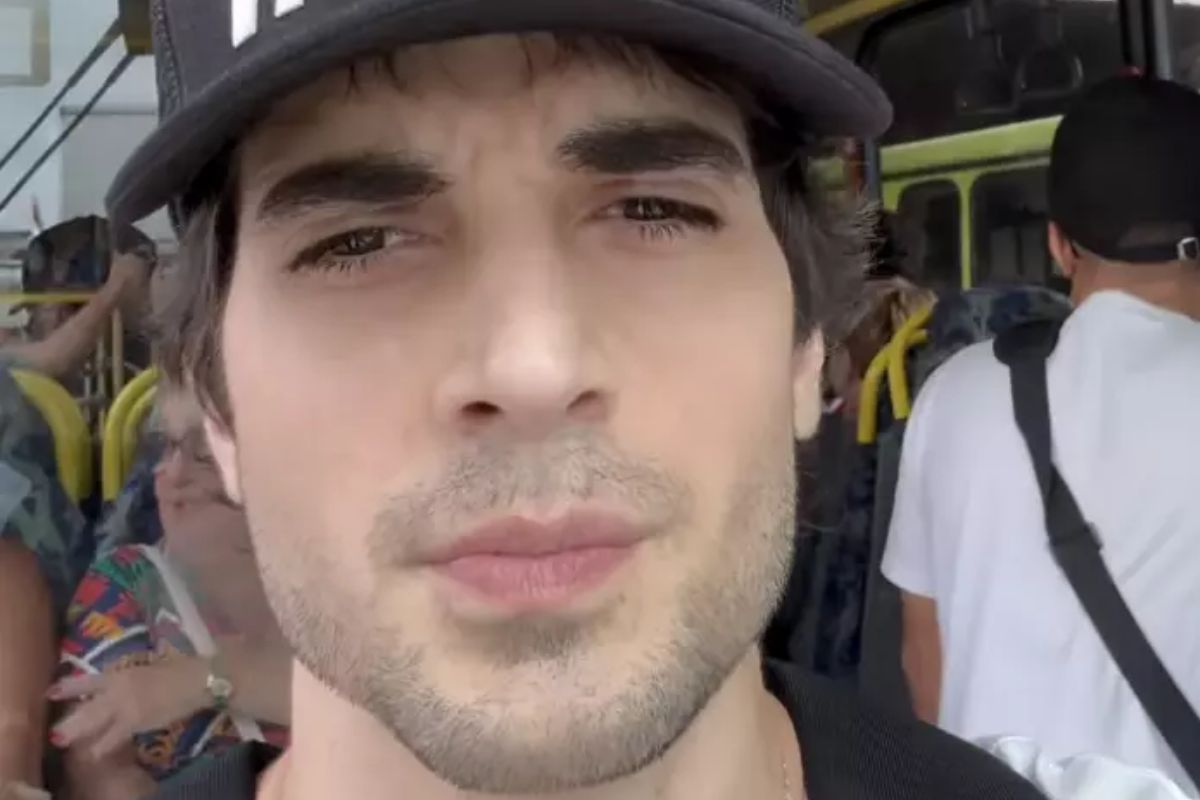 fiuk-aparece-em-onibus-lotado-e-brinca:-“em-pleno-sabado”