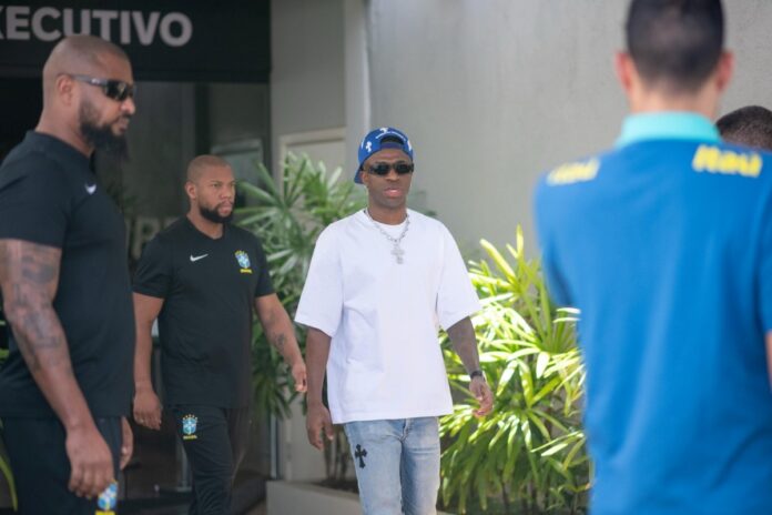 vini-jr,-estevao,-gabriel-magalhaes:-selecao-chega-a-brasilia