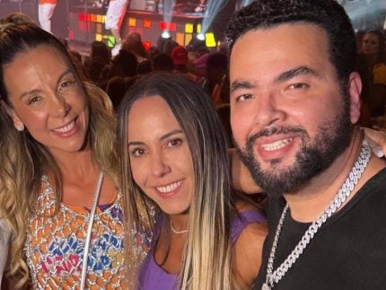 mulher-melao-curte-evento-carnavalesco-nos-estados-unidos-e-se-encontra-com-carla-perez