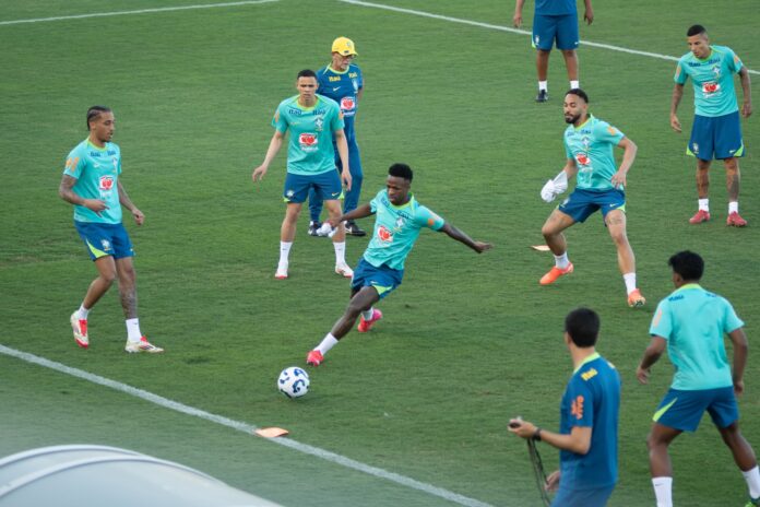 selecao-faz-primeiro-treino-no-df-antes-de-jogao-contra-colombia.-veja