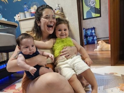 viih-tube-se-diverte-ao-ver-lua-fugir-do-banho:-“e-minha-filha-mesmo”