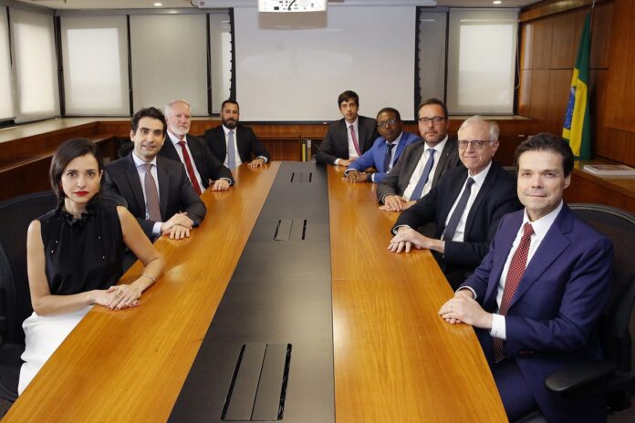 com-boa-previa-do-pib-e-inflacao-alta,-bc-enfrenta-dilema-dos-juros