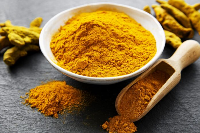 nutrologa-revela-17-beneficios-da-curcuma-para-a-saude