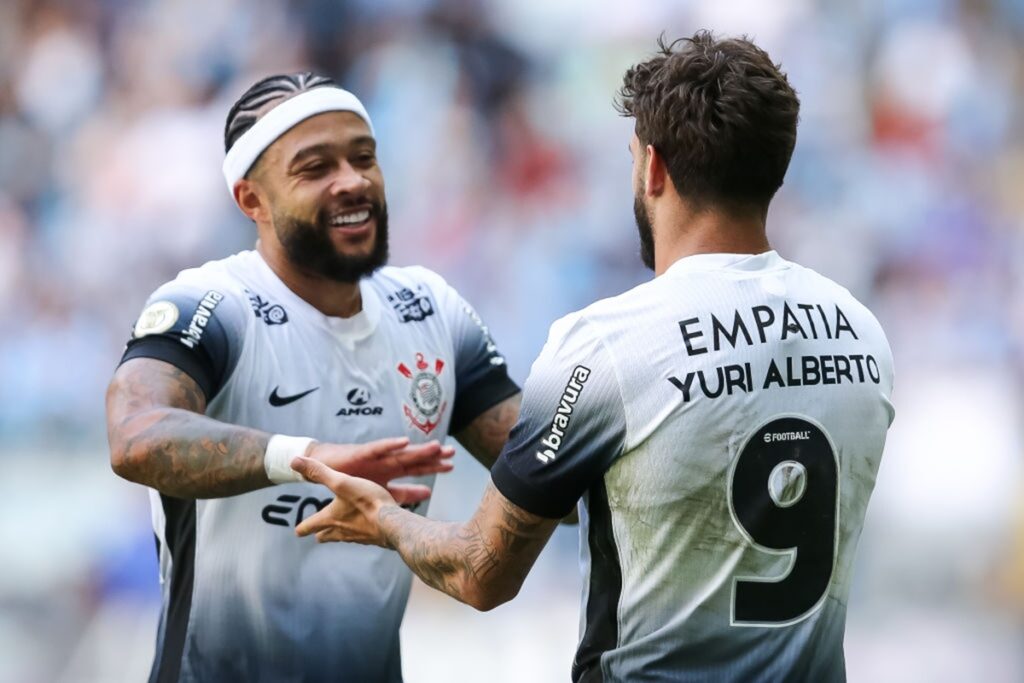 video:-atacante-do-corinthians-“vende”-picole-na-praia-antes-de-final