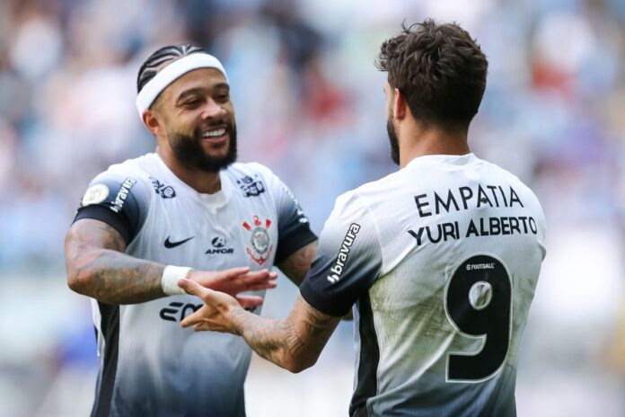 video:-atacante-do-corinthians-“vende”-picole-na-praia-antes-de-final