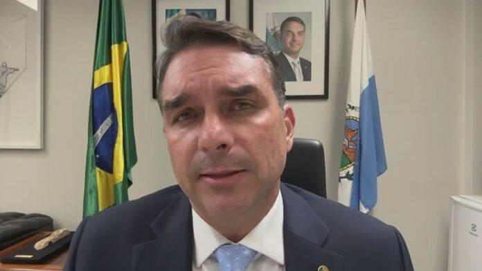 flavio-diz-que-nao-sentiu-falta-de-lideres-de-alguns-partidos-em-ato-no-rj
