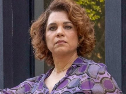 “volta-por-cima”:-violeta-rouba-o-bebe-de-caca,-expulsa-a-bandida-de-casa-e-planeja-nova-maldade