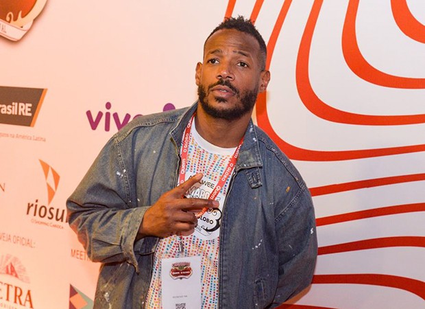 ator-de-as-branquelas-aparece-com-bone-de-time-do-brasil.-veja-video