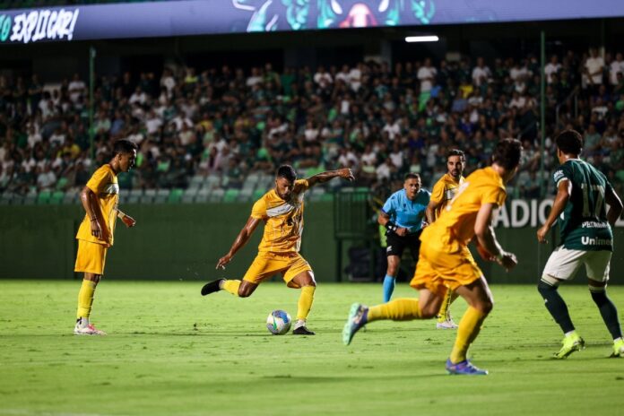 com-arbitragem-desastrosa,-brasiliense-e-eliminado-na-copa-verde