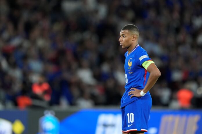 mbappe-condena-racismo-sofrido-por-companheiro-de-selecao:-“patetico”