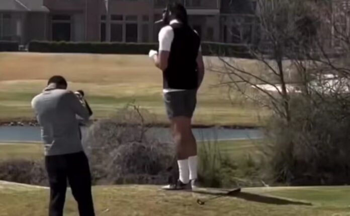 video:-lesionado,-astro-do-mavericks-e-visto-fumando-e-jogando-golfe