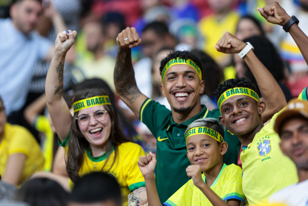 torcedores-do-df-lotam-arena-brb-para-jogao-do-brasil-com-a-colombia