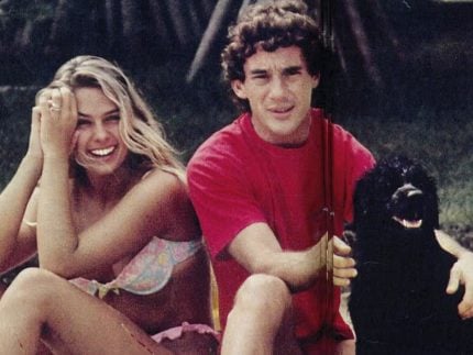 65-anos-de-senna:-adriane-galisteu-posta-foto-rara-e-homenageia-o-piloto