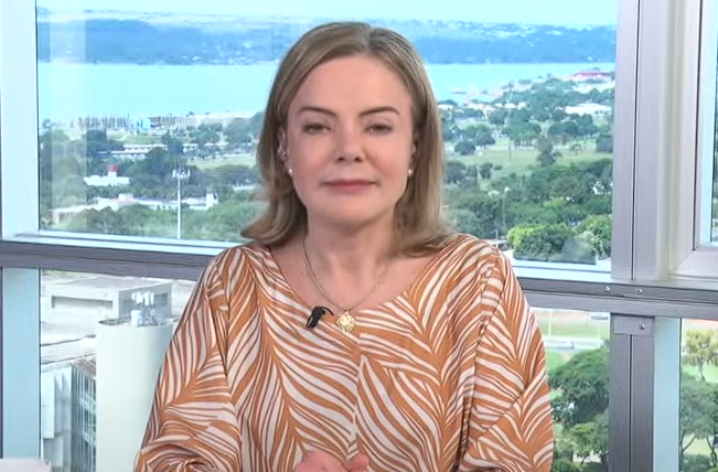a-cnn,-gleisi-defende-fim-da-escala-6×1:-temos-que-fazer-esse-debate