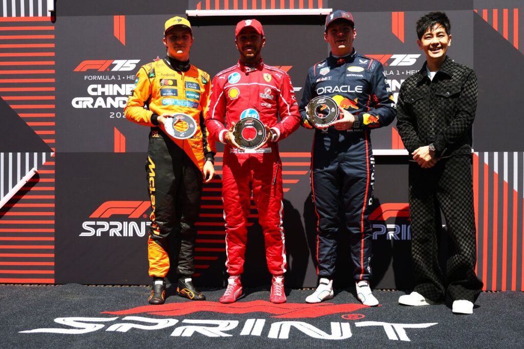 hamilton-lidera-de-ponta-a-ponta-e-leva-a-sprint-com-ferrari-em-xangai