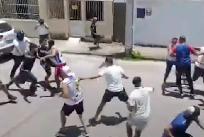 confusao-e-atropelamento:-torcidas-de-ceara-e-fortaleza-brigam.-video