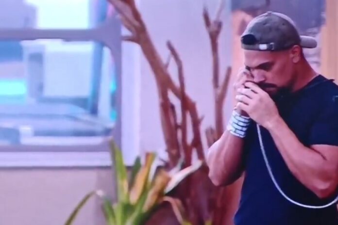 bbb-25:-vinicius-atende-ao-big-fone-e-empareda-2