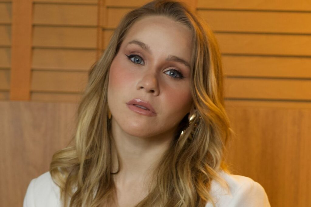 elisa-telles-brilha-na-serie-aqueles-dias