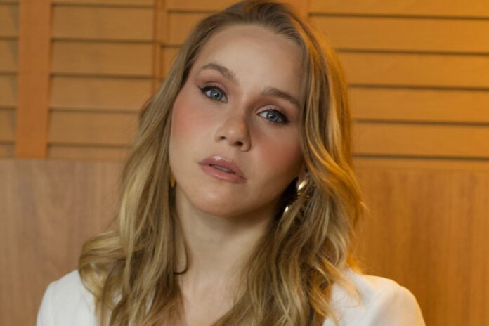elisa-telles-brilha-na-serie-aqueles-dias