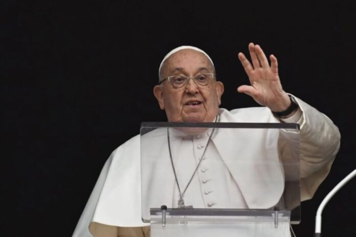 papa-francisco-recebe-alta:-relembre-como-foi-a-internacao