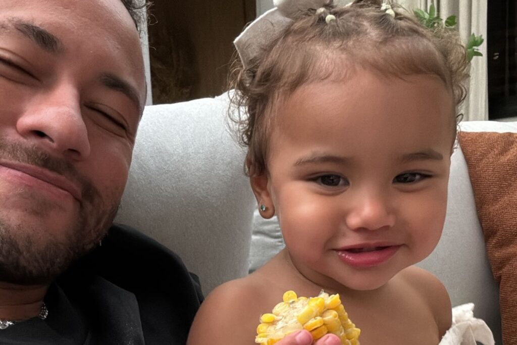 apos-polemica-de-suposta-traicao,-neymar-posta-foto-fofa-com-mavie