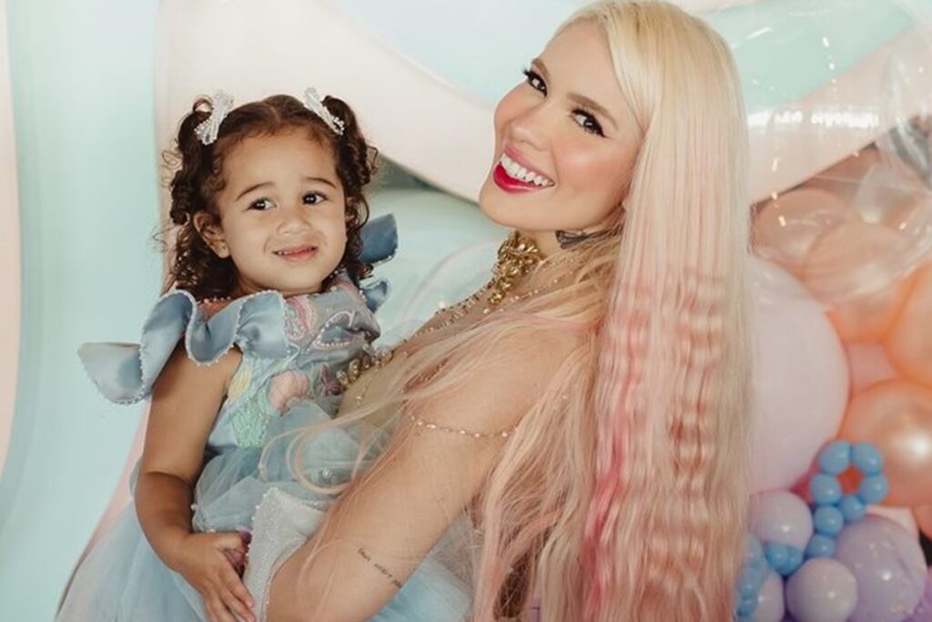 karol-lima-precisou-estudar-para-cuidar-do-cabelo-da-filha-com-militao